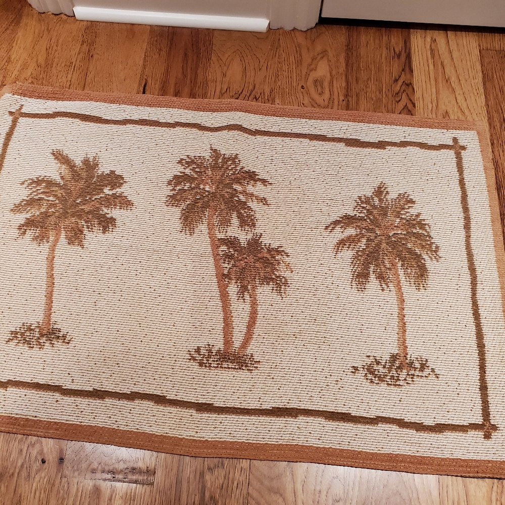 Palm Tree Patterned Rug - Picture 3 of 4